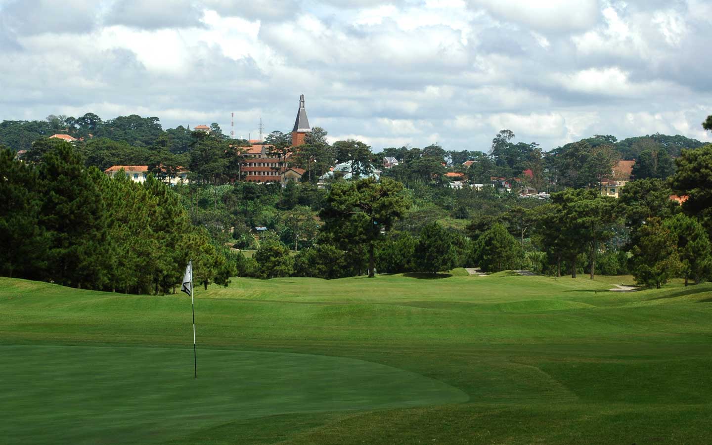 Dalat-Palace-Golf-Club-City-View